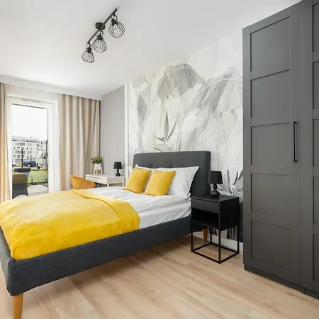 Apartment Comfortable With Parking & Garden By Renters *