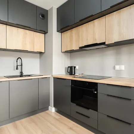 Apartment Comfortable With Parking & Garden By Renters