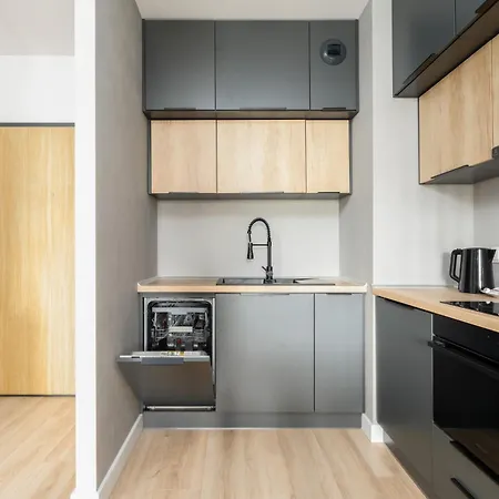 Comfortable With Parking & Garden By Renters Poznan