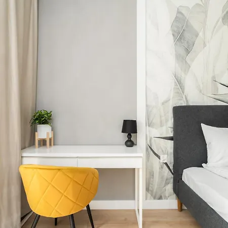 Apartment Comfortable With Parking & Garden By Renters Poznan