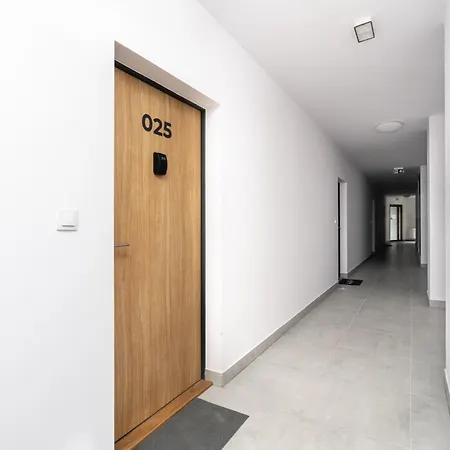 Apartment Comfortable With Parking & Garden By Renters Poznan