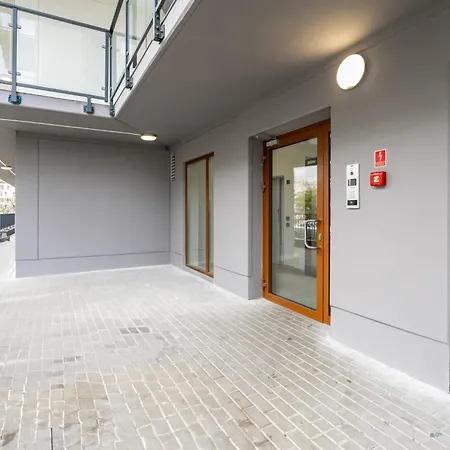 Apartment Comfortable With Parking & Garden By Renters *